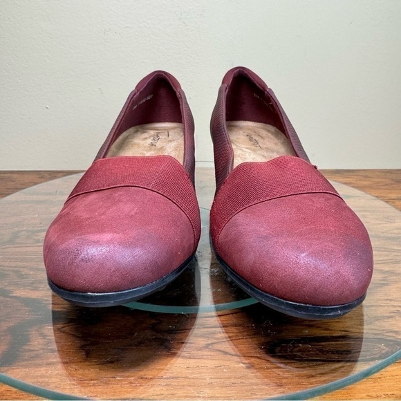 Trotters Melinda Slip-On in Burgundy Snake size 6 - Picture 8 of 16